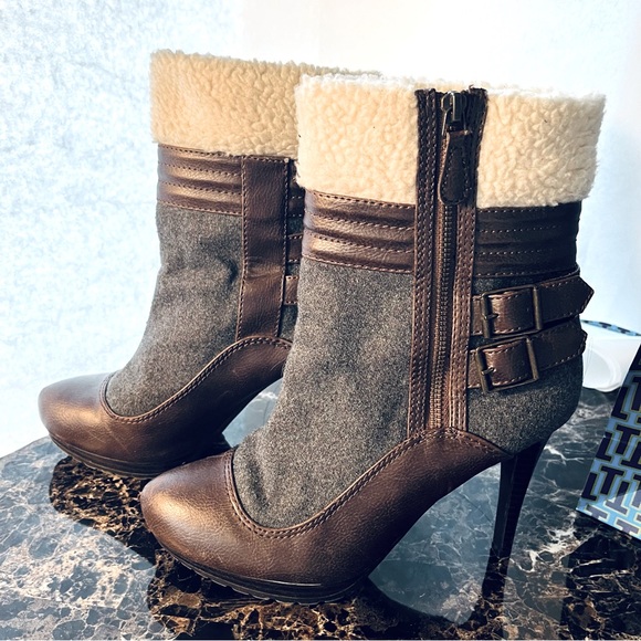 Elle Shoes - ELLE | Faux Sherpa Heeled Booties | Sz 8M | Gray | Brown and Cream | inside zip